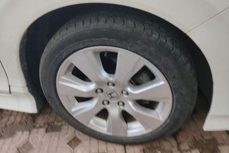 Used Honda Jade 2014 1.8L Automatic Comfort Elite Version 5 Seats Right Front Wheel Hub