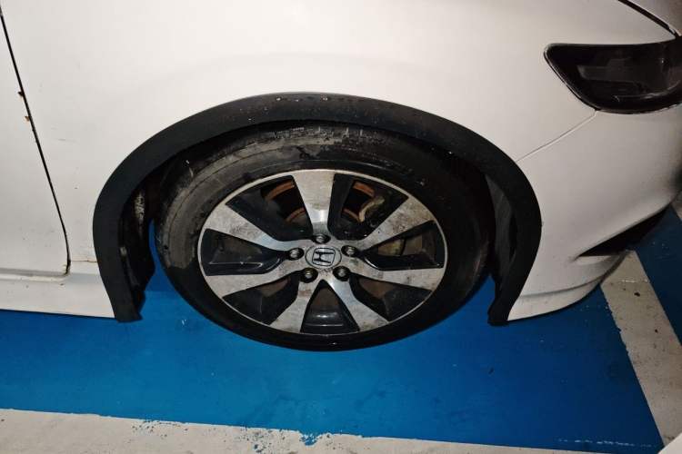 Used Honda Jade 2014 1.8L CVT Luxury Prestige Edition 5 Seats Right Front Wheel Hub