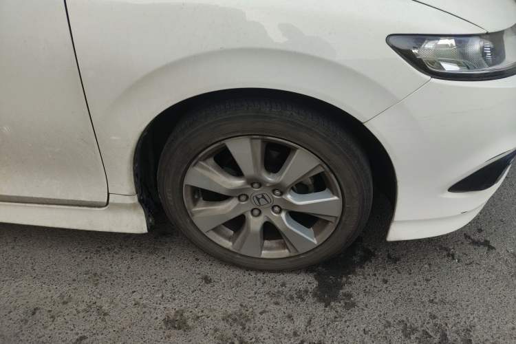 Used Honda Jade 2014 1.8L Automatic Comfort Elite Version 5 Seats Right Front Wheel Hub