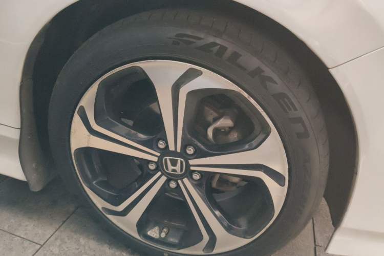 Used Honda Jade 2014 1.8L CVT Luxury Edition 5 seats Right Front Wheel Hub