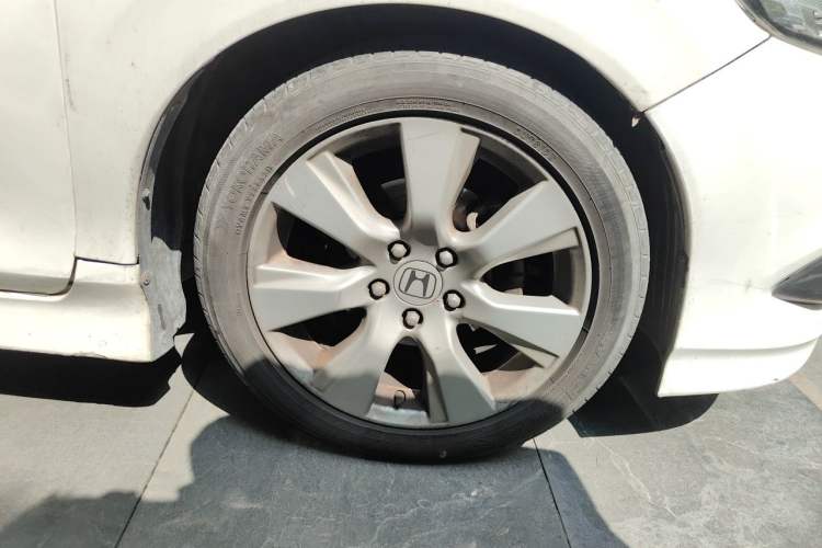 Used Honda Jade 2014 1.8L Automatic Comfort Elite Version 5 Seats Right Front Wheel Hub
