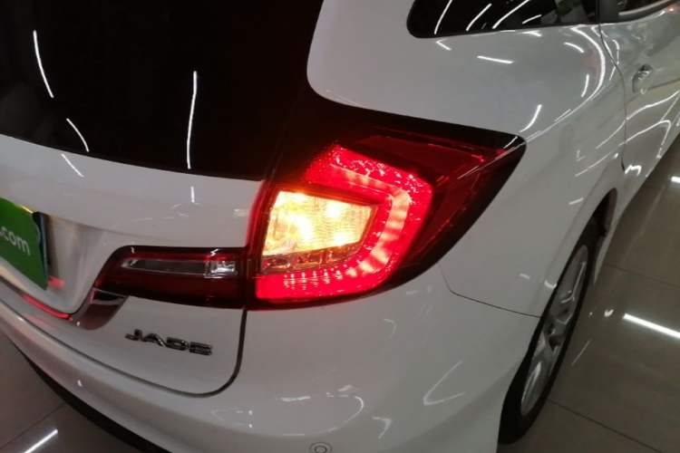 Used Honda Jade 2014 1.8L Automatic Comfort Elite Version 5 Seats Right Rear Taillight