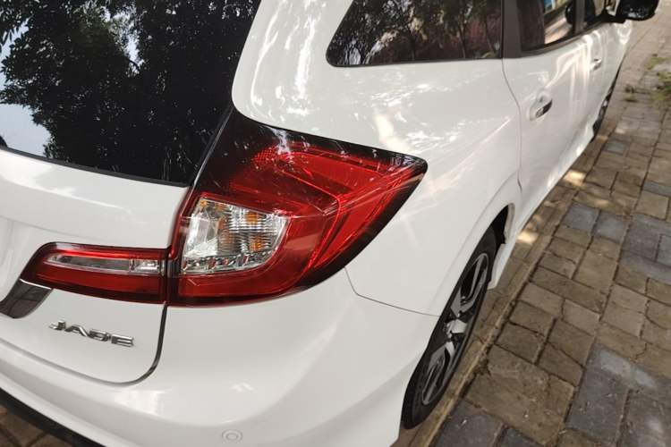 Used Honda Jade 2014 1.8L Automatic Comfort Elite Version 5 Seats Right Rear Taillight