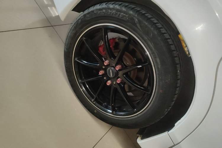Used Honda Jade 2014 1.8L Automatic Comfort Elite Version 5 Seats Right Rear Wheel Hub