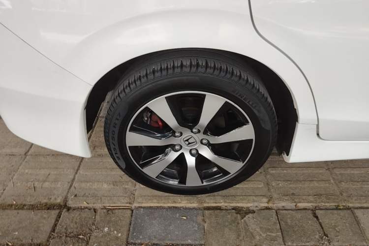 Used Honda Jade 2014 1.8L Automatic Comfort Elite Version 5 Seats Right Rear Wheel Hub