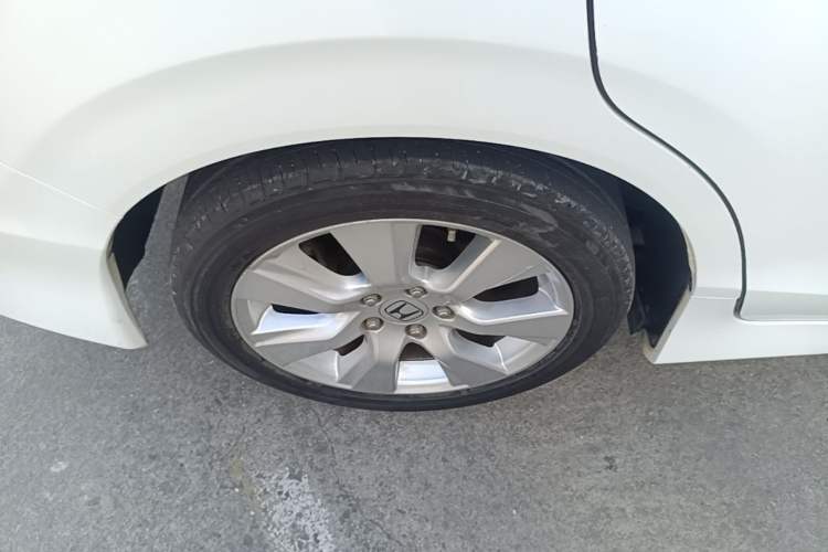 Used Honda Jade 2014 1.8L Automatic Comfort Elite Version 5 Seats Right Rear Wheel Hub