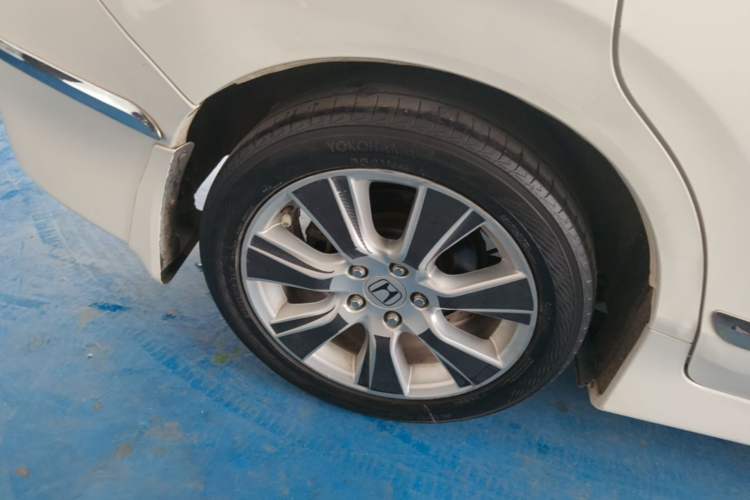Used Honda Jade 2014 1.8L Automatic Comfort Elite Version 5 Seats Right Rear Wheel Hub