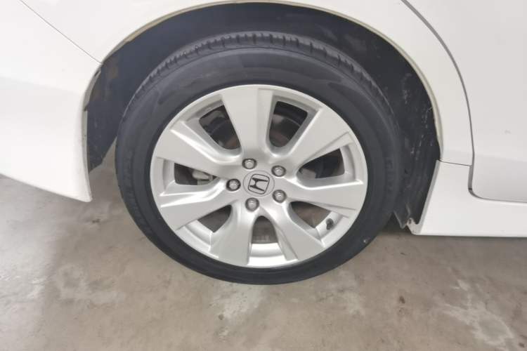 Used Honda Jade 2014 1.8L Automatic Comfort Elite Version 5 Seats Right Rear Wheel Hub