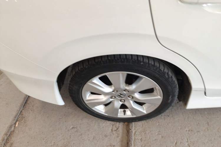Used Honda Jade 2014 1.8L Automatic Comfort Elite Version 5 Seats Right Rear Wheel Hub