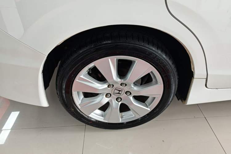 Used Honda Jade 2014 1.8L Automatic Comfort Elite Version 5 Seats Right Rear Wheel Hub