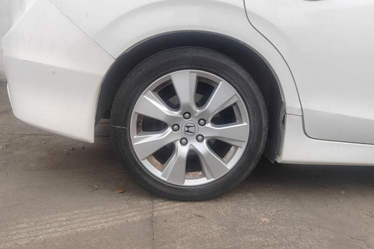 Used Honda Jade 2014 1.8L Automatic Comfort Elite Version 5 Seats Right Rear Wheel Hub