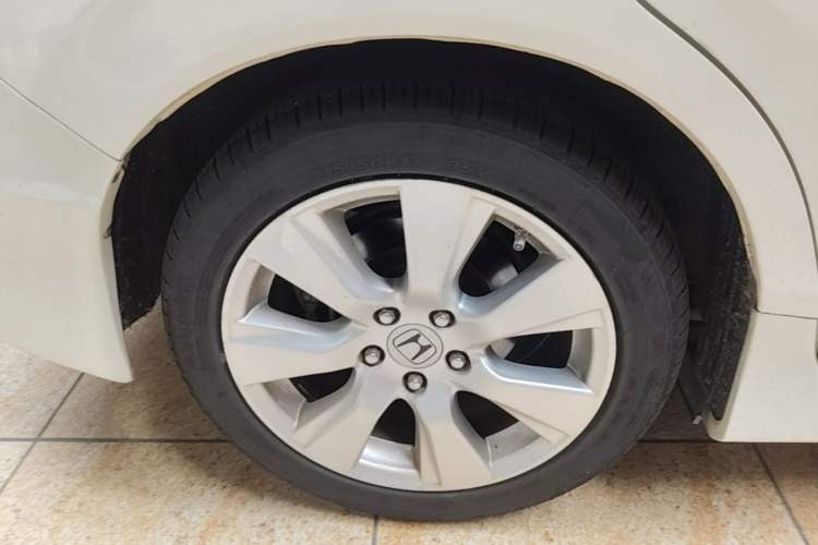 Used Honda Jade 2014 1.8L Automatic Comfort Elite Version 5 Seats Right Rear Wheel Hub