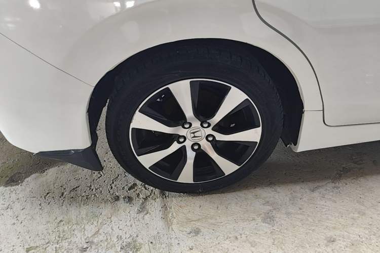 Used Honda Jade 2014 1.8L CVT Luxury Prestige Edition 5 Seats Right Rear Wheel Hub