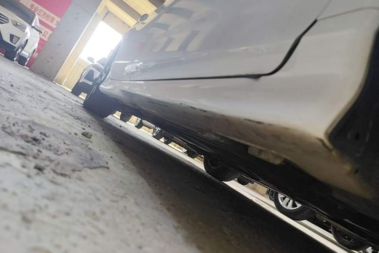 Used Honda Jade 2014 1.8L CVT Luxury Prestige Edition 5 Seats Right Side Sill