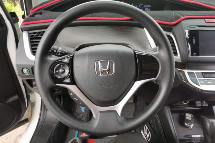 Used Honda Jade 2014 1.8L Automatic Comfort Elite Version 5 Seats Steering Wheel