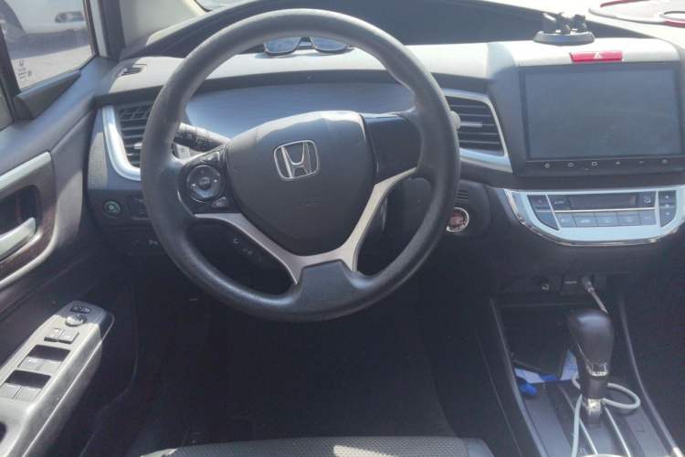 Used Honda Jade 2014 1.8L Automatic Comfort Elite Version 5 Seats Steering Wheel