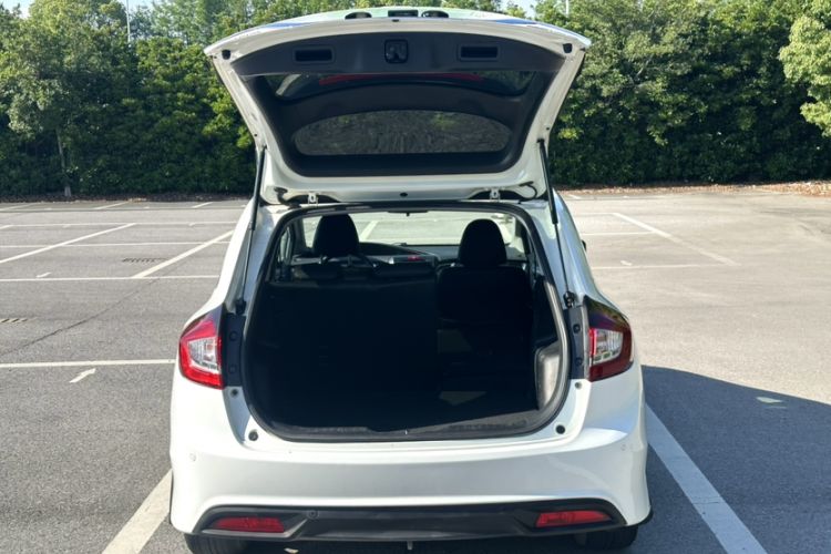 Used Honda Jade 2014 1.8L Automatic Comfort Elite Version 5 Seats Trunk