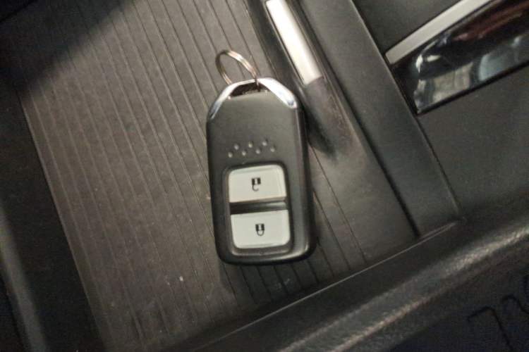 Used Honda Jade 2014 1.8L Automatic Comfort Elite Version 5 Seats Vehicle Key