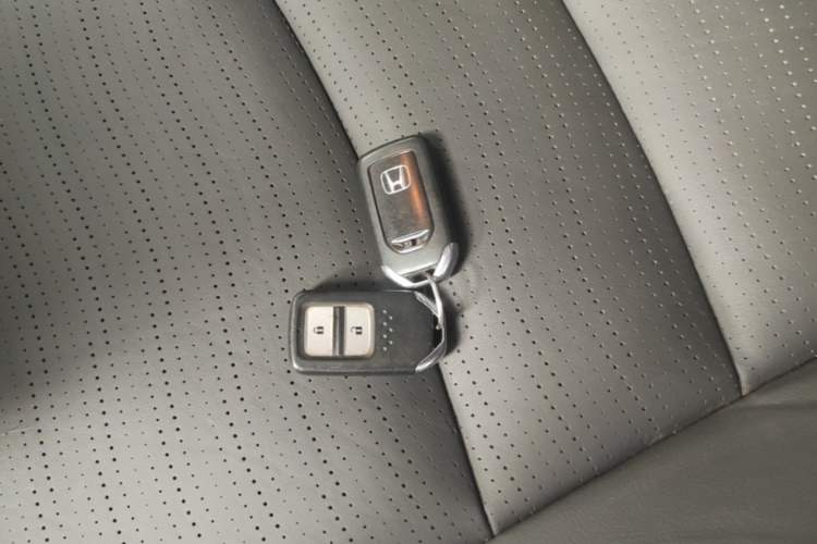 Used Honda Jade 2014 1.8L CVT Luxury Edition 5 seats Vehicle Key