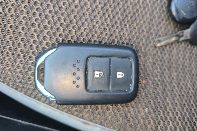 Used Honda Jade 2014 1.8L CVT Luxury Edition 5 seats Vehicle Key