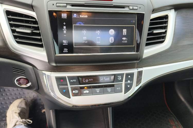 Used Honda Jade 2014 1.8L CVT Luxury Edition 5 seats Audio And AC Panel