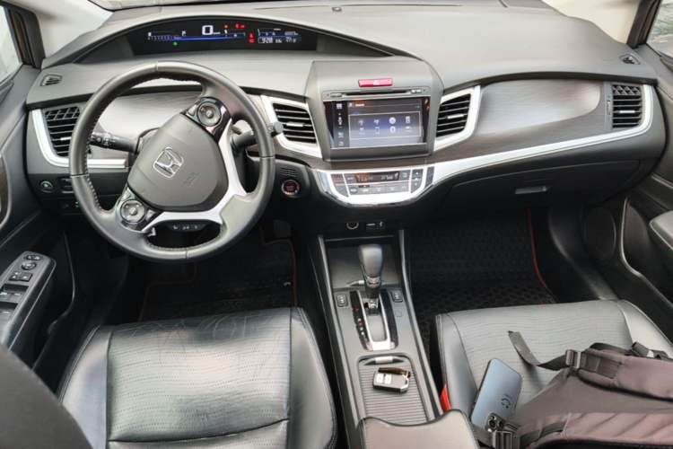 Used Honda Jade 2014 1.8L CVT Luxury Edition 5 seats Center Console