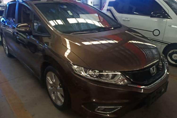 Used Honda Jade 2014 1.8L Automatic Comfort Elite Version 5 Seats Front Right 45 Deg