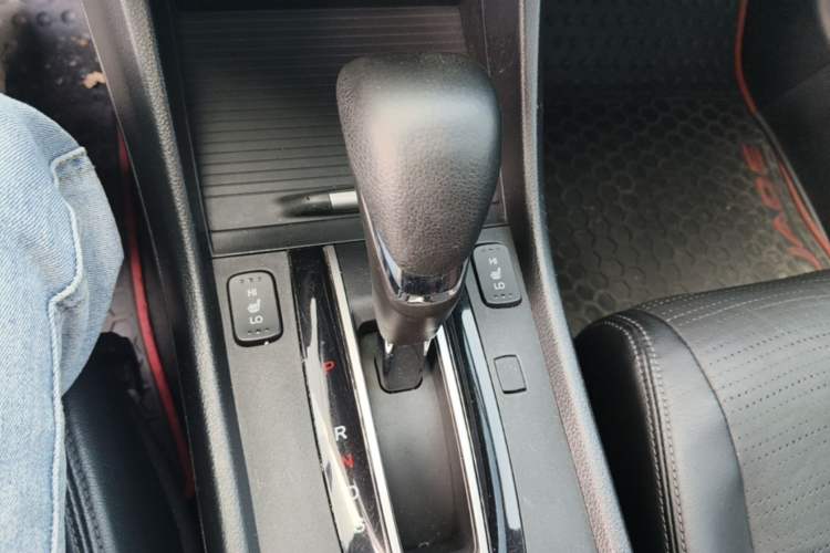 Used Honda Jade 2014 1.8L CVT Luxury Edition 5 seats Gear Lever