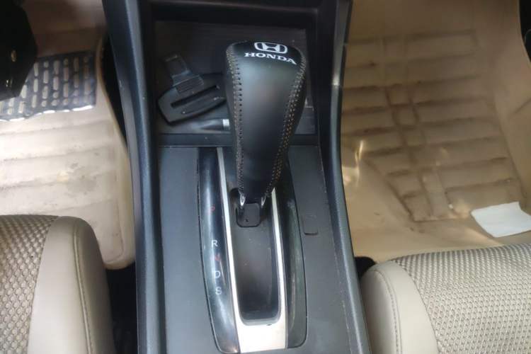 Used Honda Jade 2014 1.8L Automatic Comfort Elite Version 5 Seats Gear Lever