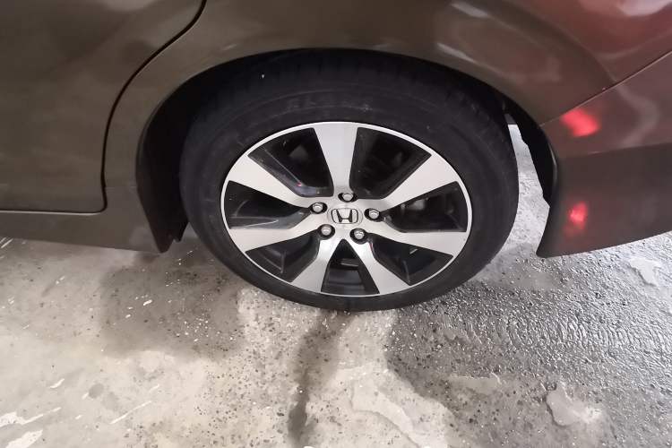 Used Honda Jade 2014 1.8L CVT Luxury Prestige Edition 5 Seats Left Rear Wheel Hub