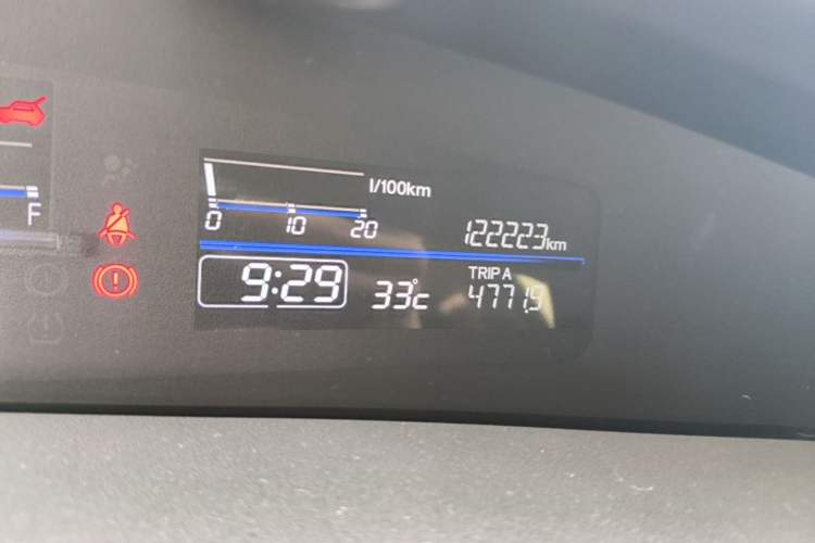 Used Honda Jade 2014 1.8L CVT Luxury Edition 5 seats Odometer Close Up