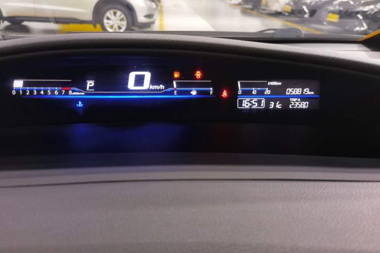 Used Honda Jade 2014 1.8L Automatic Comfort Elite Version 5 Seats Odometer Close Up