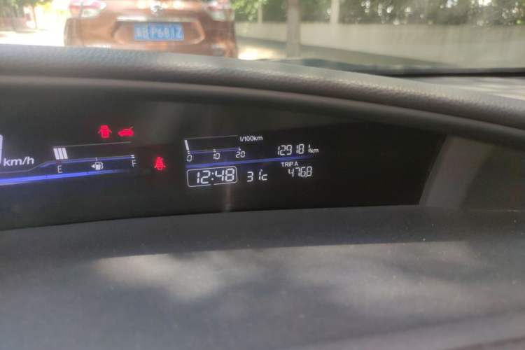 Used Honda Jade 2014 1.8L Automatic Comfort Elite Version 5 Seats Odometer Close Up