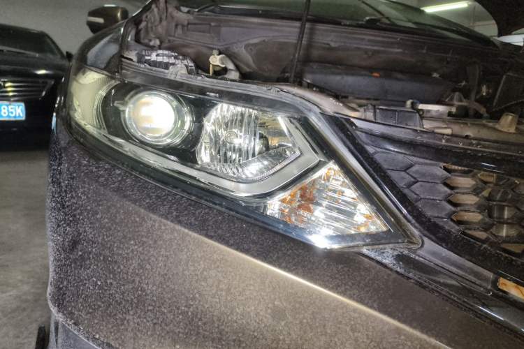 Used Honda Jade 2014 1.8L Automatic Comfort Elite Version 5 Seats Right Front Headlight