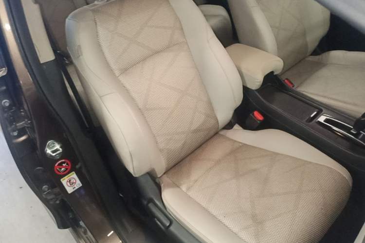 Used Honda Jade 2014 1.8L Automatic Comfort Elite Version 5 Seats Right Front Seat