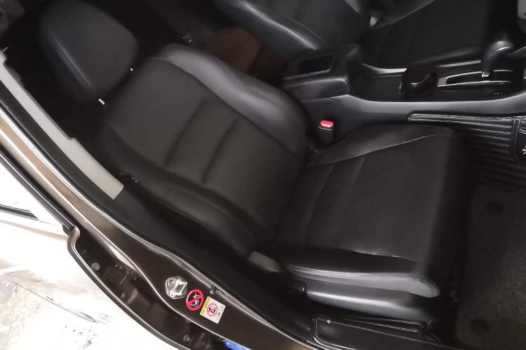 Used Honda Jade 2014 1.8L CVT Luxury Prestige Edition 5 Seats Right Front Seat