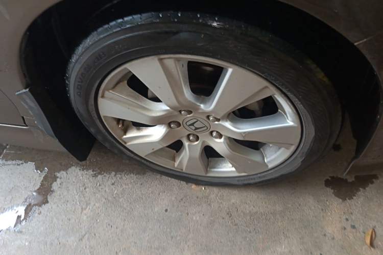 Used Honda Jade 2014 1.8L Automatic Comfort Elite Version 5 Seats Right Front Wheel Hub