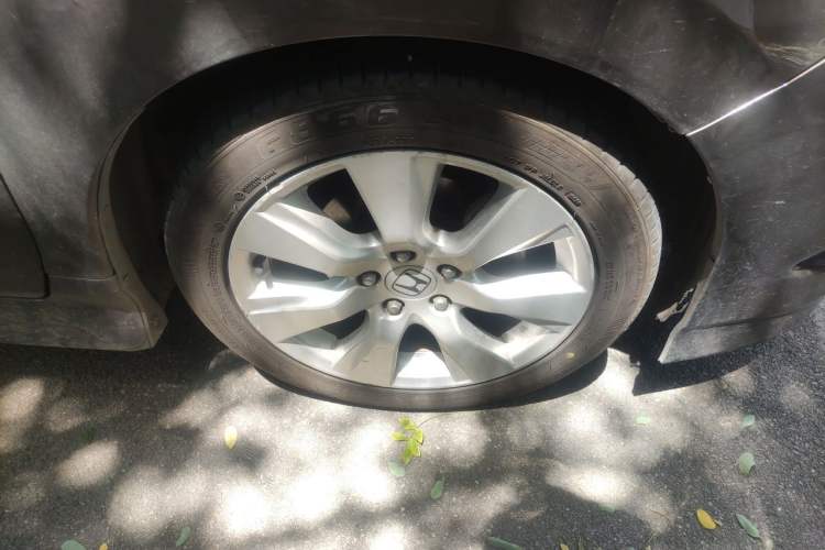 Used Honda Jade 2014 1.8L Automatic Comfort Elite Version 5 Seats Right Front Wheel Hub