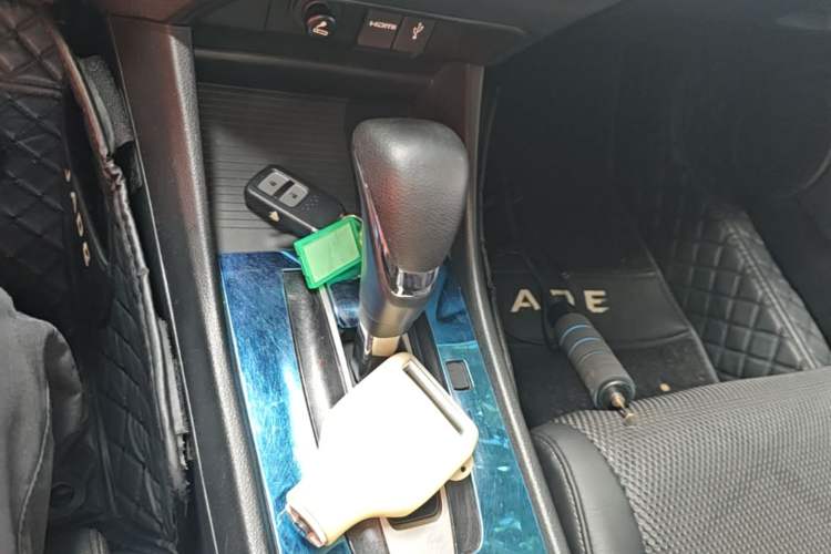 Used Honda Jade 2016 1.8L Automatic Comfort Elite Version 5 Seats Gear Lever