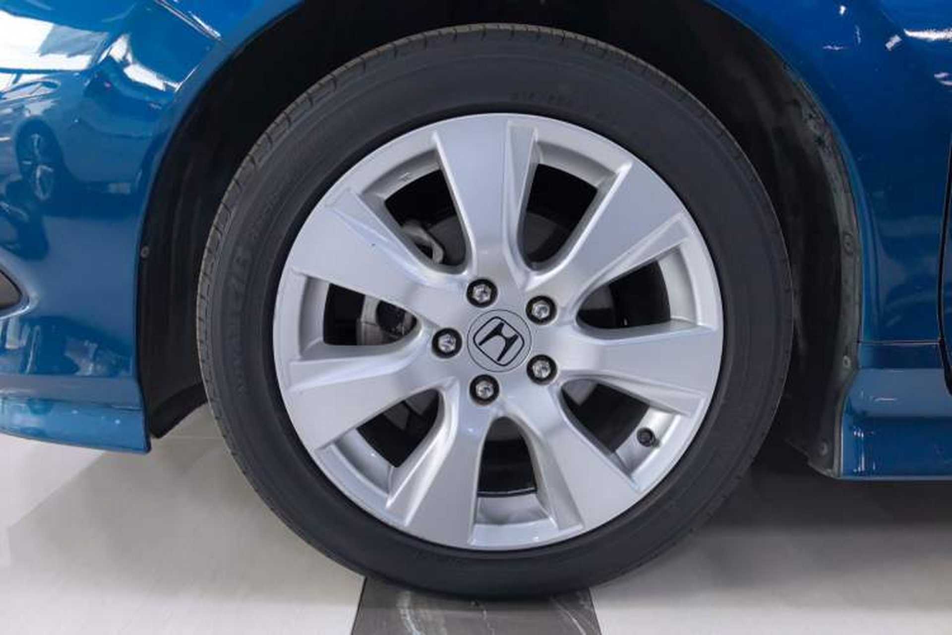 Used Honda Jade 2016 1.8L Automatic Comfort Elite Version 5 Seats Left Front Wheel Hub