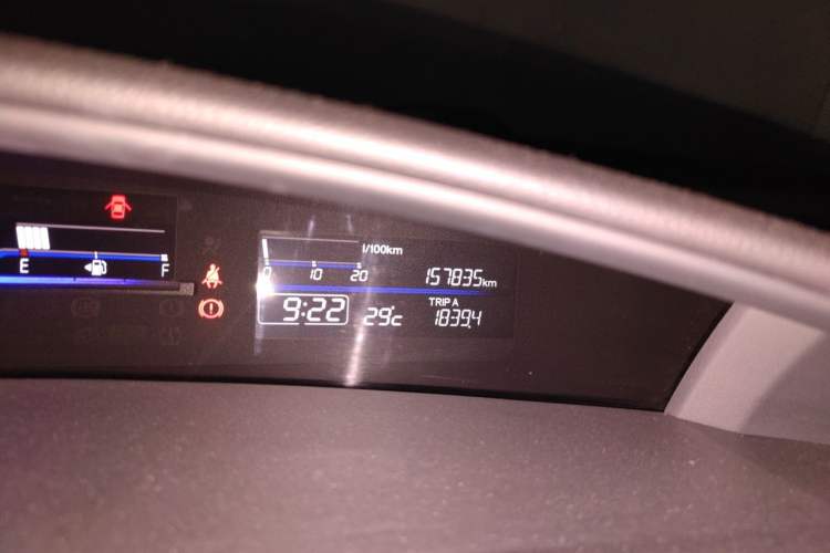 Used Honda Jade 2016 1.8L Automatic Comfort Elite Version 5 Seats Odometer Close Up