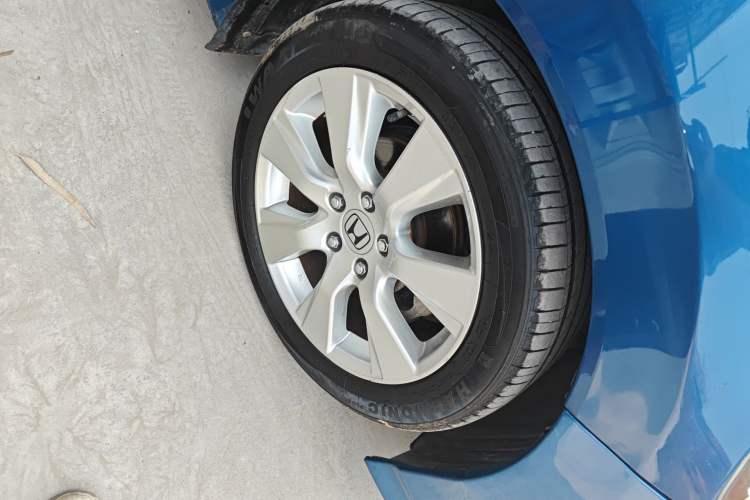 Used Honda Jade 2016 1.8L Automatic Comfort Elite Version 5 Seats Right Front Wheel Hub