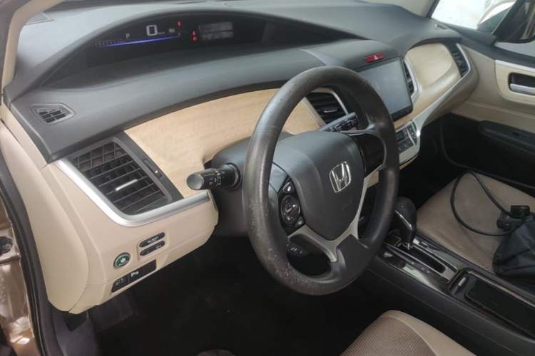 Used Honda Jade 2016 1.8L Automatic Comfort Version 5 Seats Center Console
