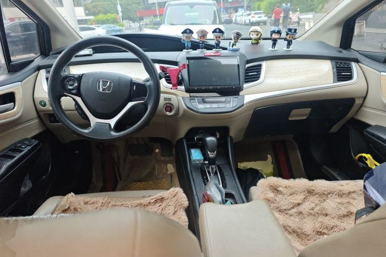 Used Honda Jade 2016 1.8L Automatic Comfort Elite Version 5 Seats Center Console
