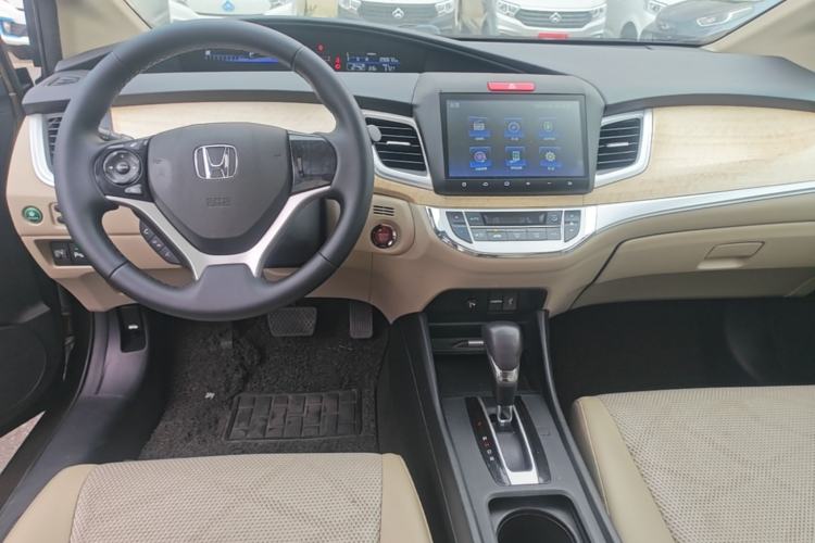 Used Honda Jade 2016 1.8L Automatic Comfort Elite Version 5 Seats Center Console