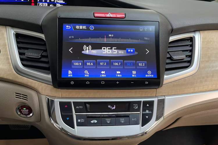 Used Honda Jade 2016 1.8L Automatic Comfort Elite Version 5 Seats Interior 4