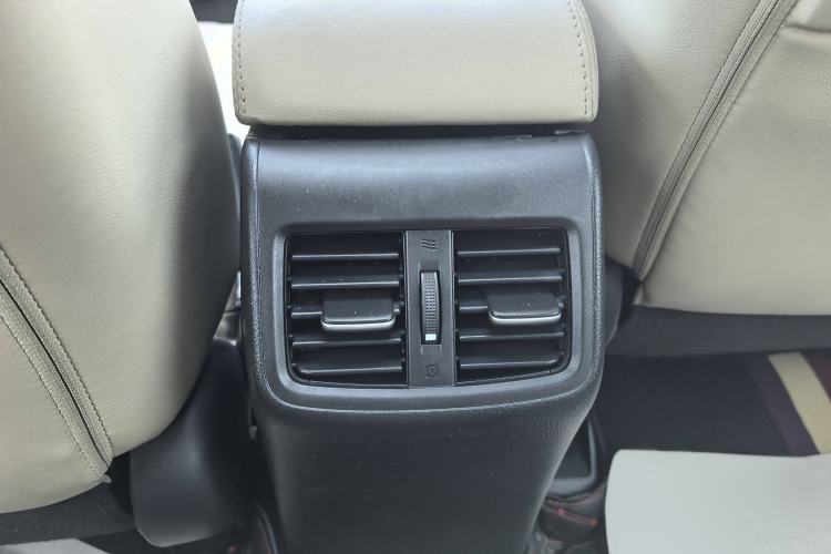 Used Honda Jade 2016 1.8L Automatic Comfort Elite Version 5 Seats Interior 8