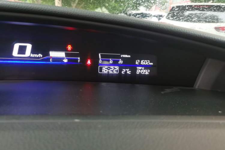 Used Honda Jade 2016 1.8L Automatic Comfort Elite Version 5 Seats Odometer Close Up