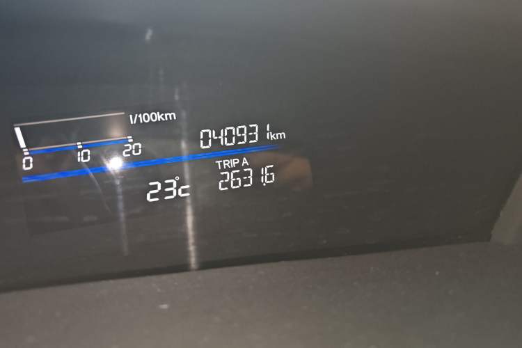 Used Honda Jade 2016 1.8L Automatic Comfort Elite Version 5 Seats Odometer Close Up