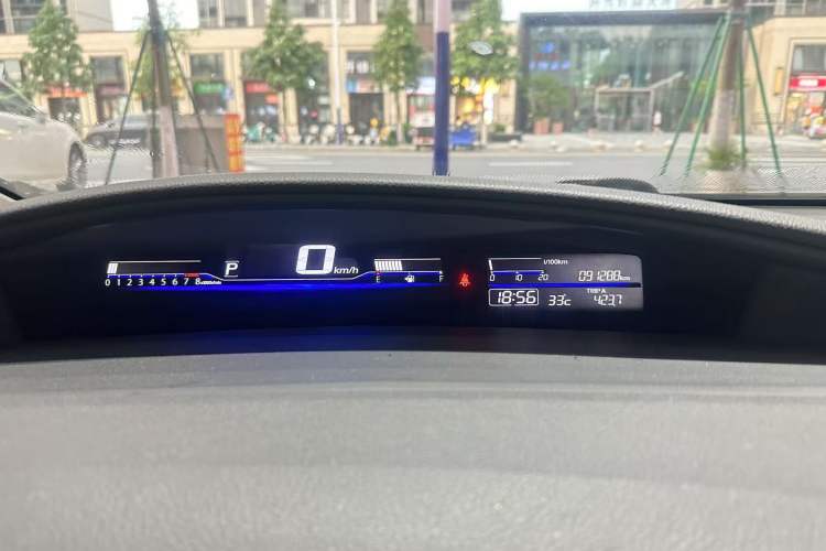 Used Honda Jade 2016 1.8L Automatic Comfort Elite Version 5 Seats Odometer Close Up